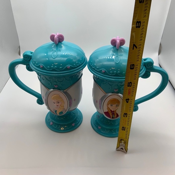 Set of Two Disney On Ice Frozen Elsa & Anna Flip Top Plastic Cups - Picture 10 of 10